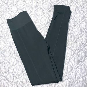 NWOT charcoal grey legging, zipper from back. Size small/medium